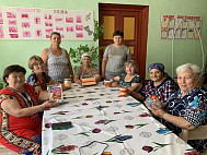 В Саратовской области пенсионерки организовали клуб «Умелые руки не знают скуки»