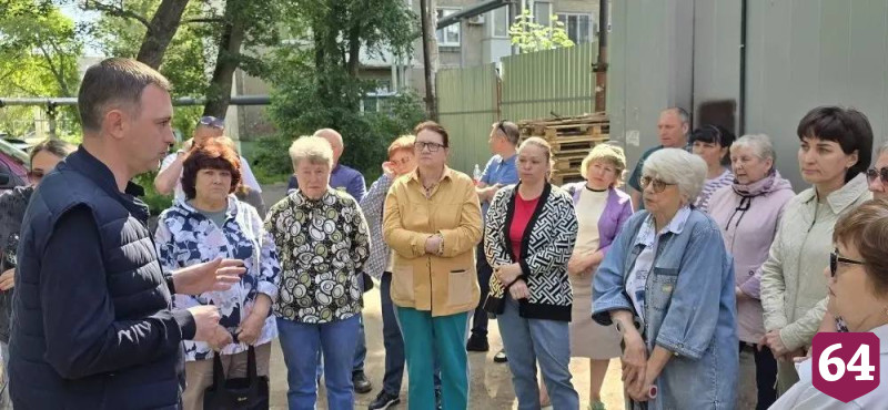В Энгельсе продолжат осушать затопленные из-за обрушения коллектора подвалы