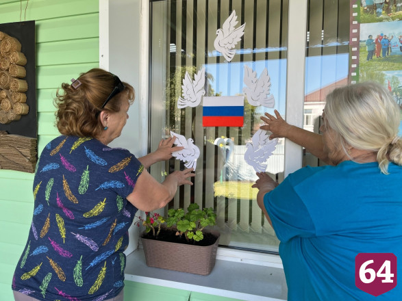 Саратовцы веломарафоном встречают День флага России