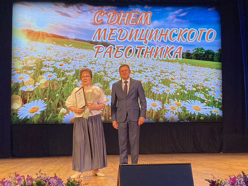 В Саратове наградили медицинских работников